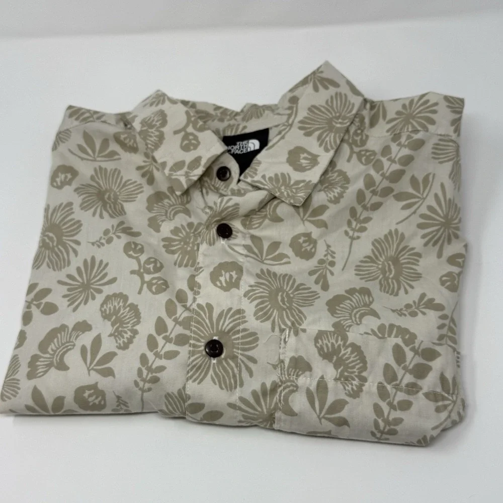 The North Face Floral Shirt Mens Medium Button Up Beige Short Sleeve